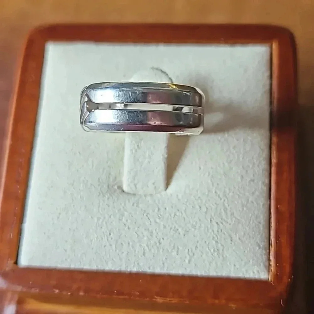 Gucci Interlockong G Logo 925 Sterling Silver Ring, Size 4.5 - Picture 2 of 5